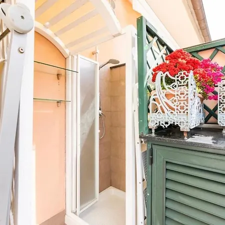 La Casa Al Mare Centro Storico Di Con Garage Loano