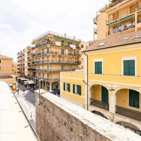 Bilocale Affrescato Con Box Privato & A 150m Loano