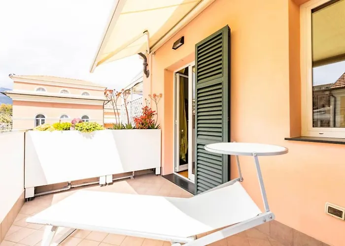 Bilocale Affrescato Con Box Privato & A 150m Loano